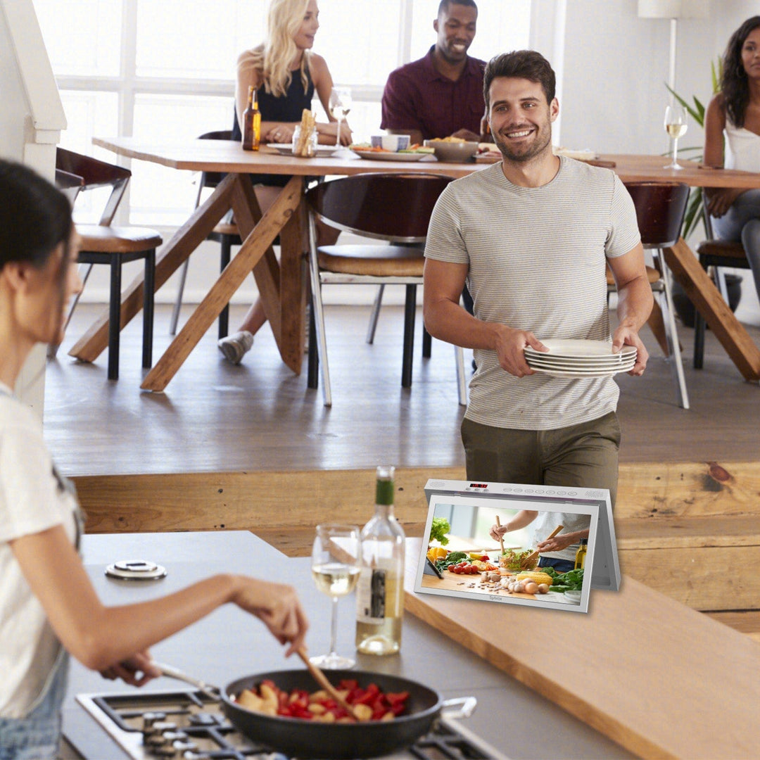 TV inteligente bajo gabinete de 15.6" - TV de cocina plateada