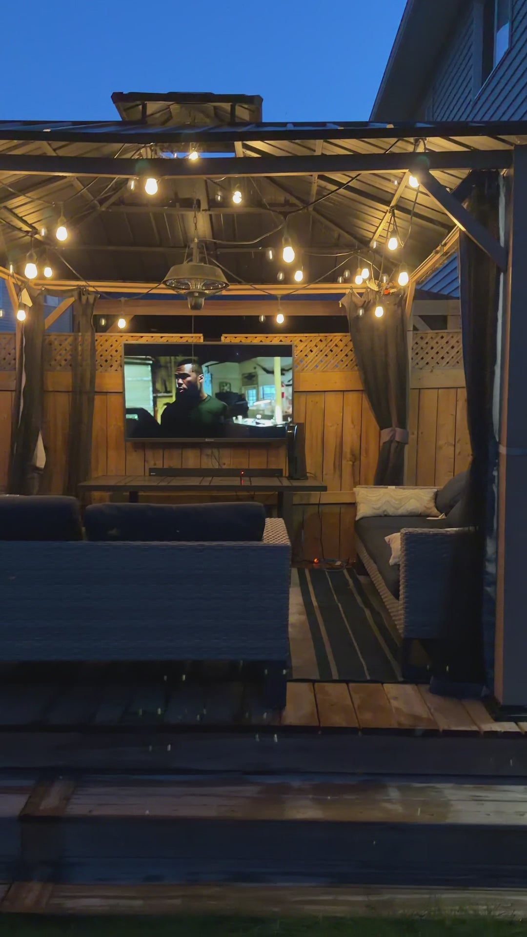TV para Exterior QLED avanzada de 65" con Google - Deck Pro QLED 3.0 2026